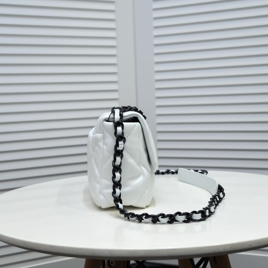 19 FLAP BAG 26CM WHITE BLACK HARDWARE | Studio Nafay