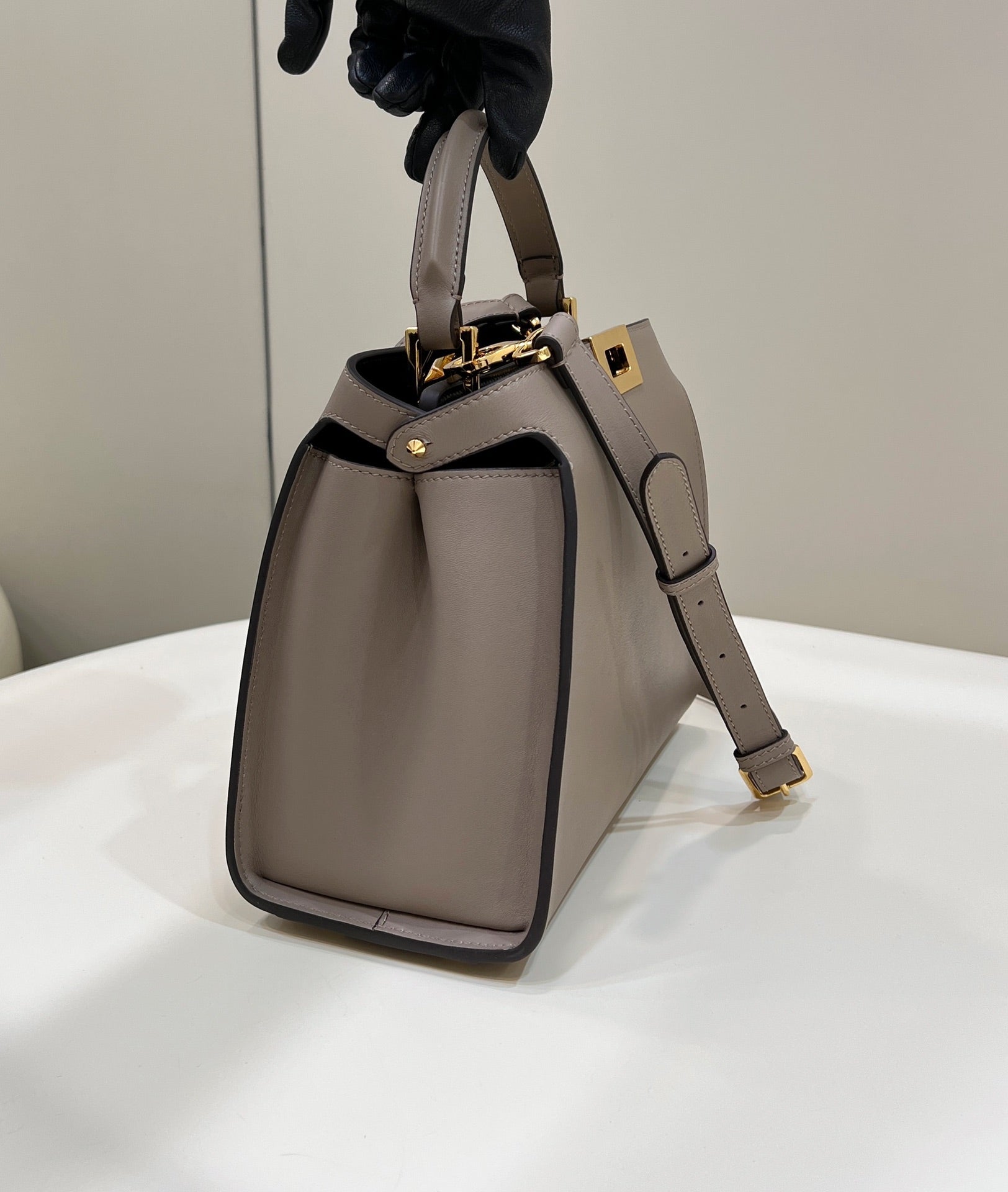 Fendi Peekaboo 27 IN de Piel de becerro Marrón Camel con Herrajes de oro
