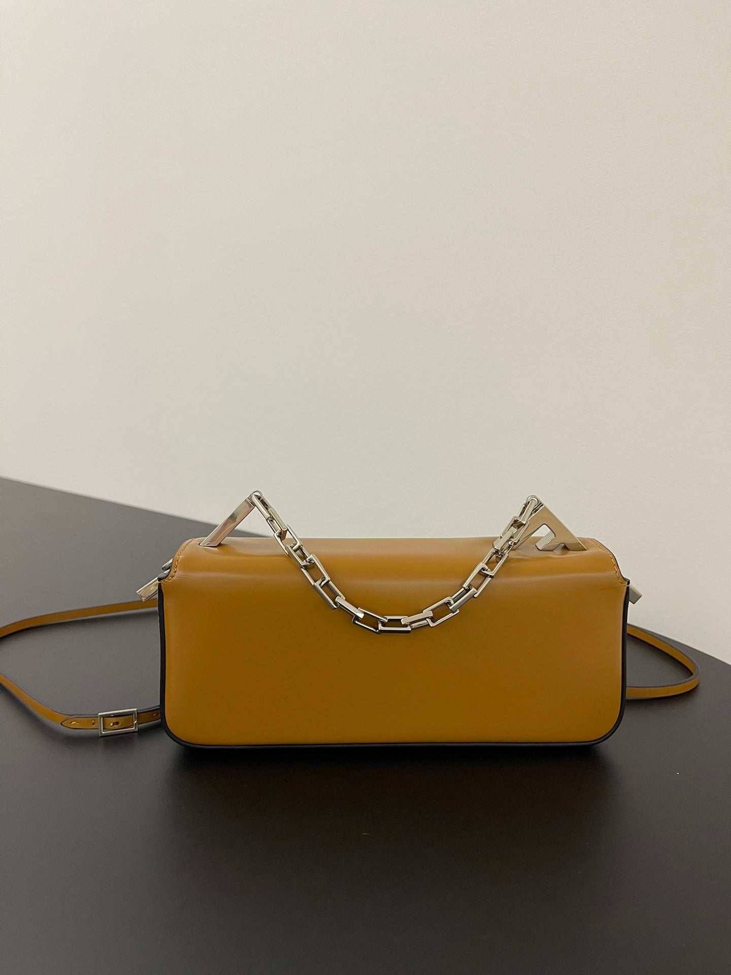 Bolso Fendi MINI First Sight 23 EN Piel de becerro Marrón cobre CON Herrajes de plata...