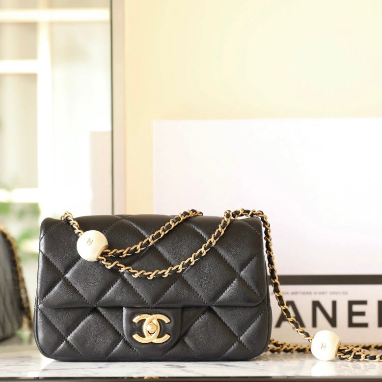 Designer Flap Bag black – front view