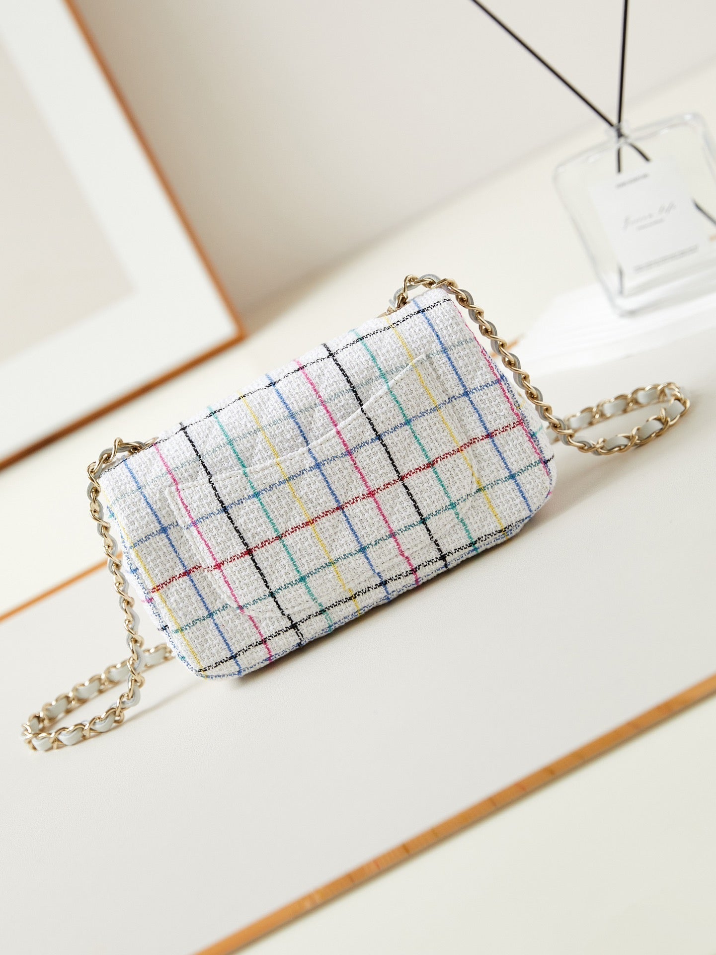 Chanel 24p Mini Classic 20cm Tweed Blanco Herrajes de oro