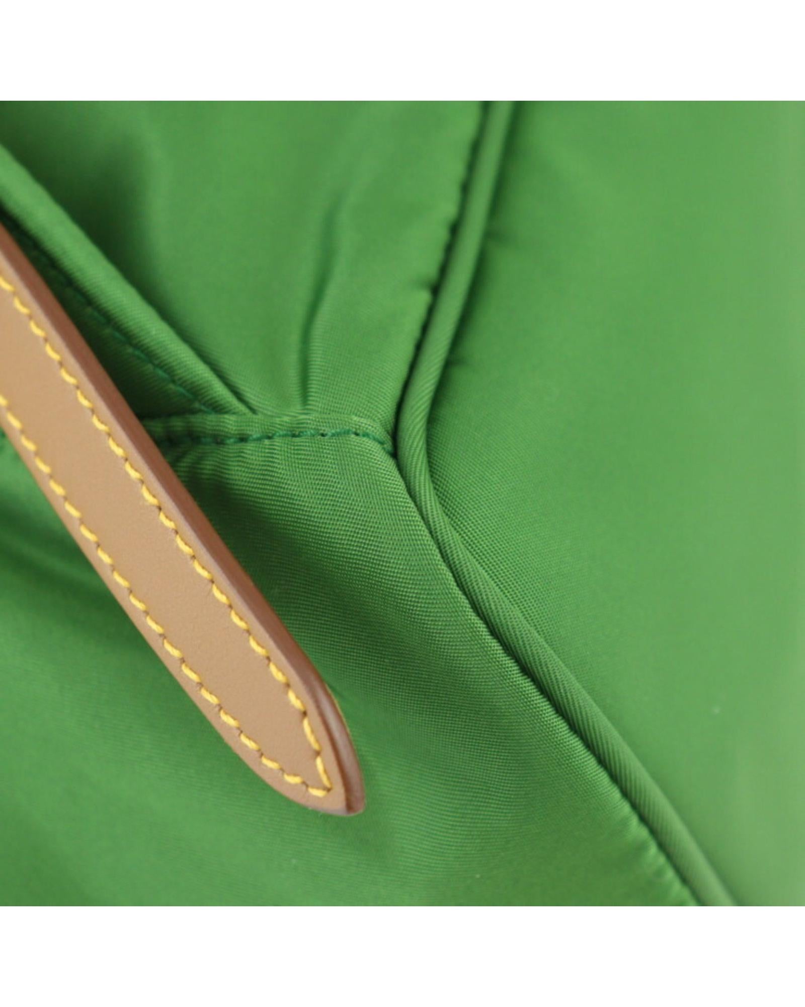 Nylon Cuero Backpack in Shades of Marrón and Verde