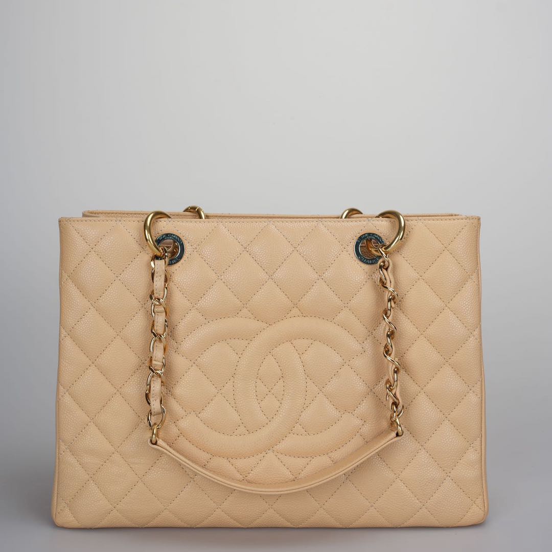 Chanel beige Grand Shopping Tote Beige GST Bag in Caviar Leather con herrajes dorados