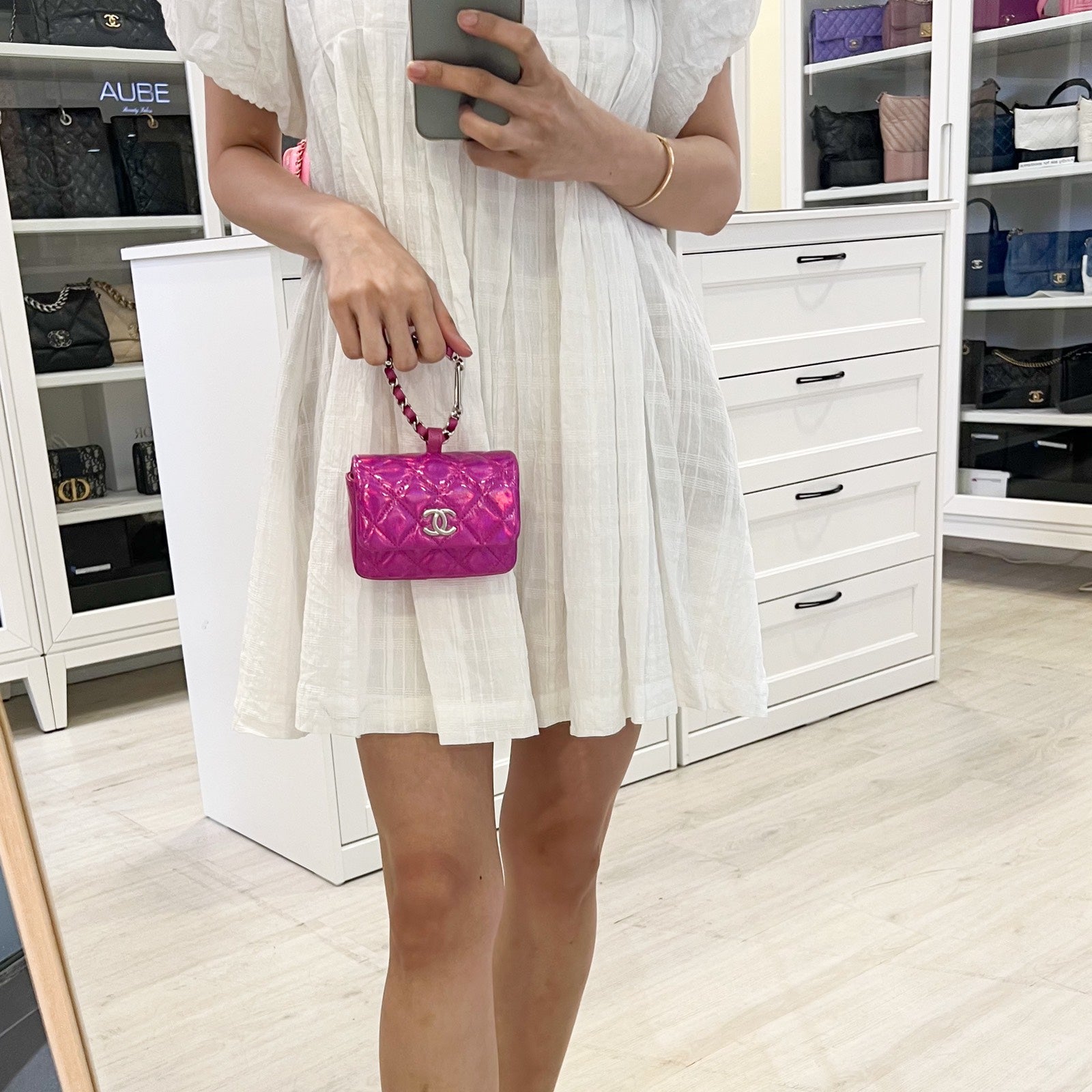 Chanel 24C Micro VIP Bolso clutch de piel de cabra espejo tornasolado rosa fucsia SHW
