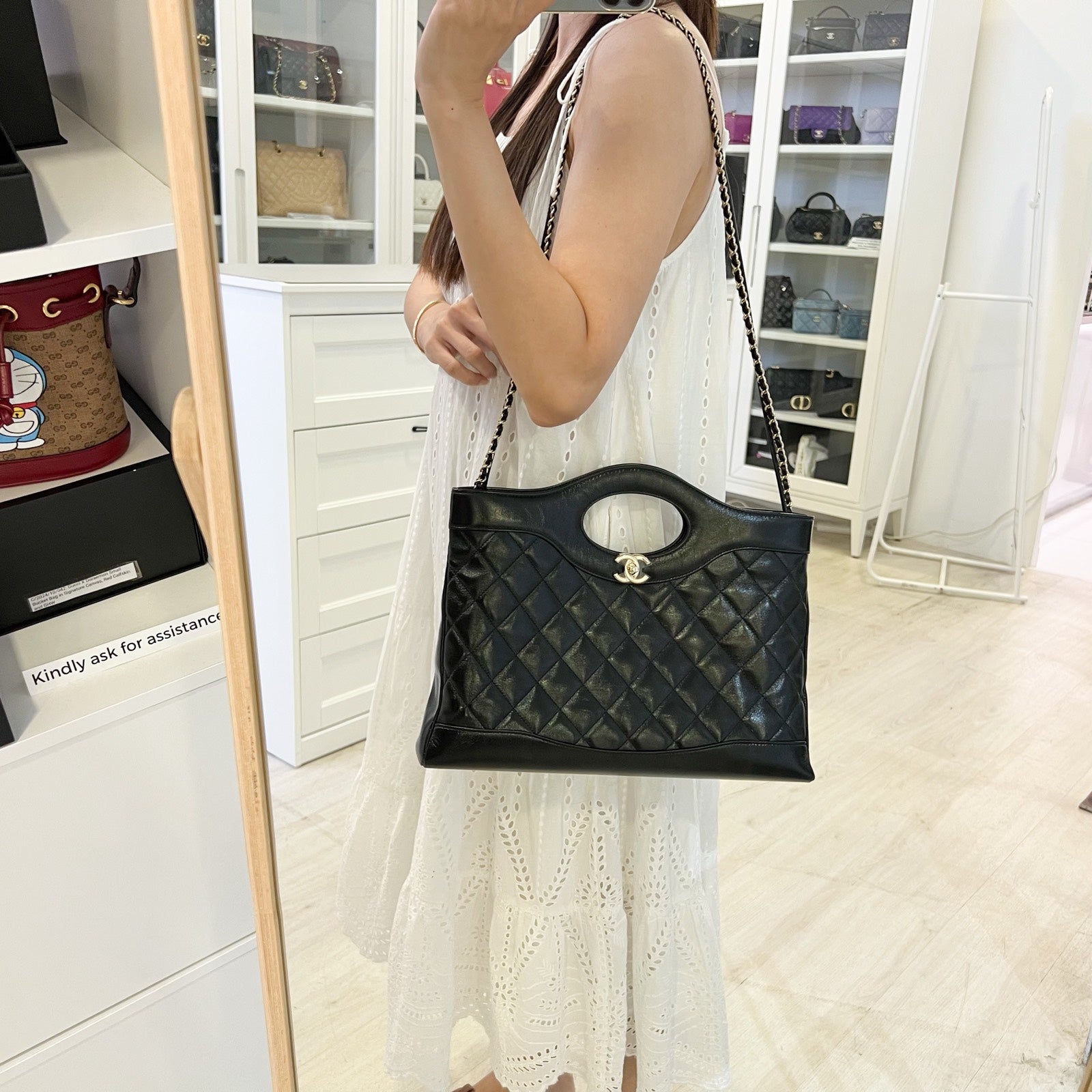 Chanel 31 Medium Shopping Bolso en Negro Shiny Piel de becerro y LGHW (Model: )