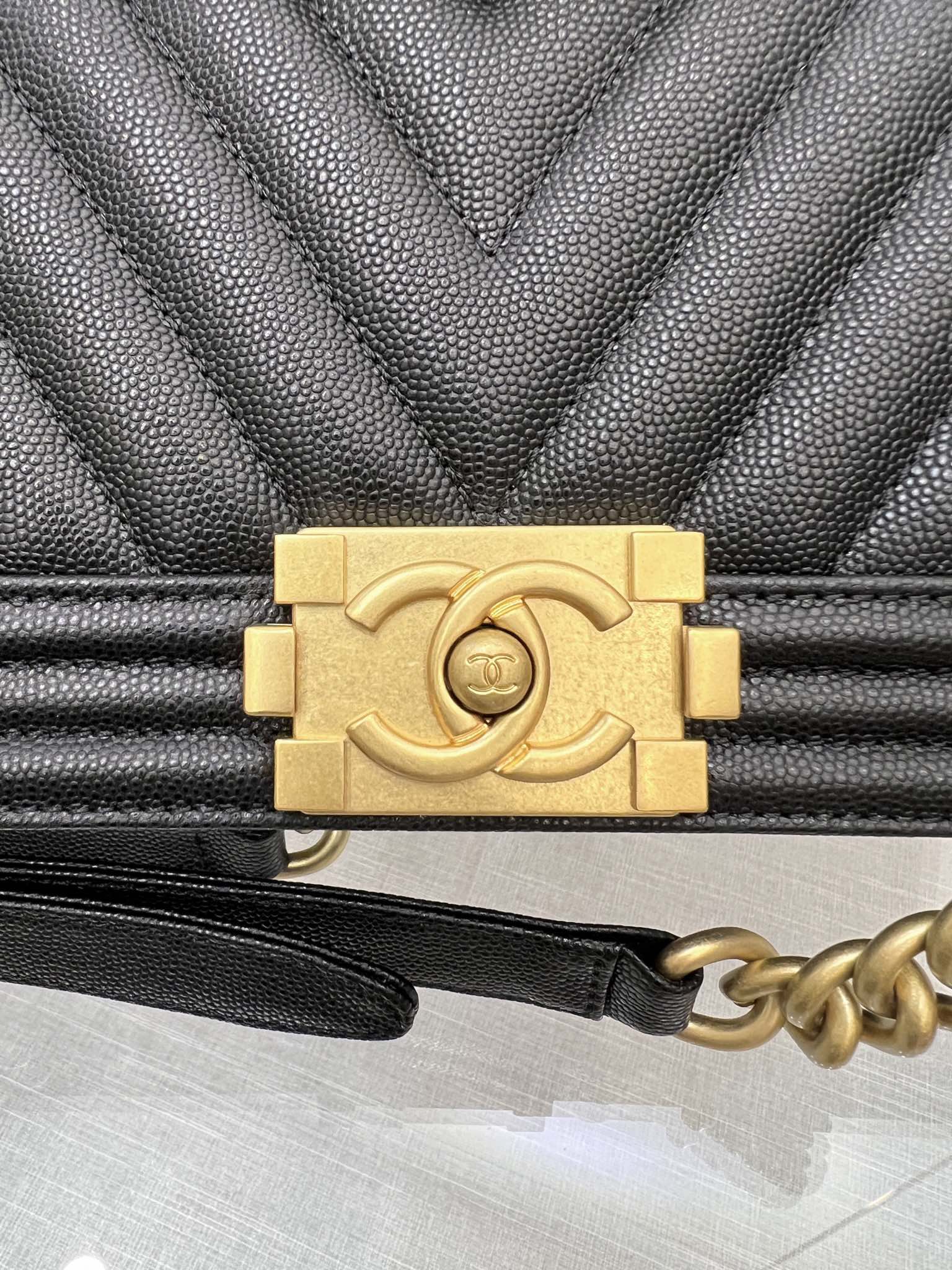 BOY BAG Medium 25 Negro Chevron Caviar Ruthenium Hardware