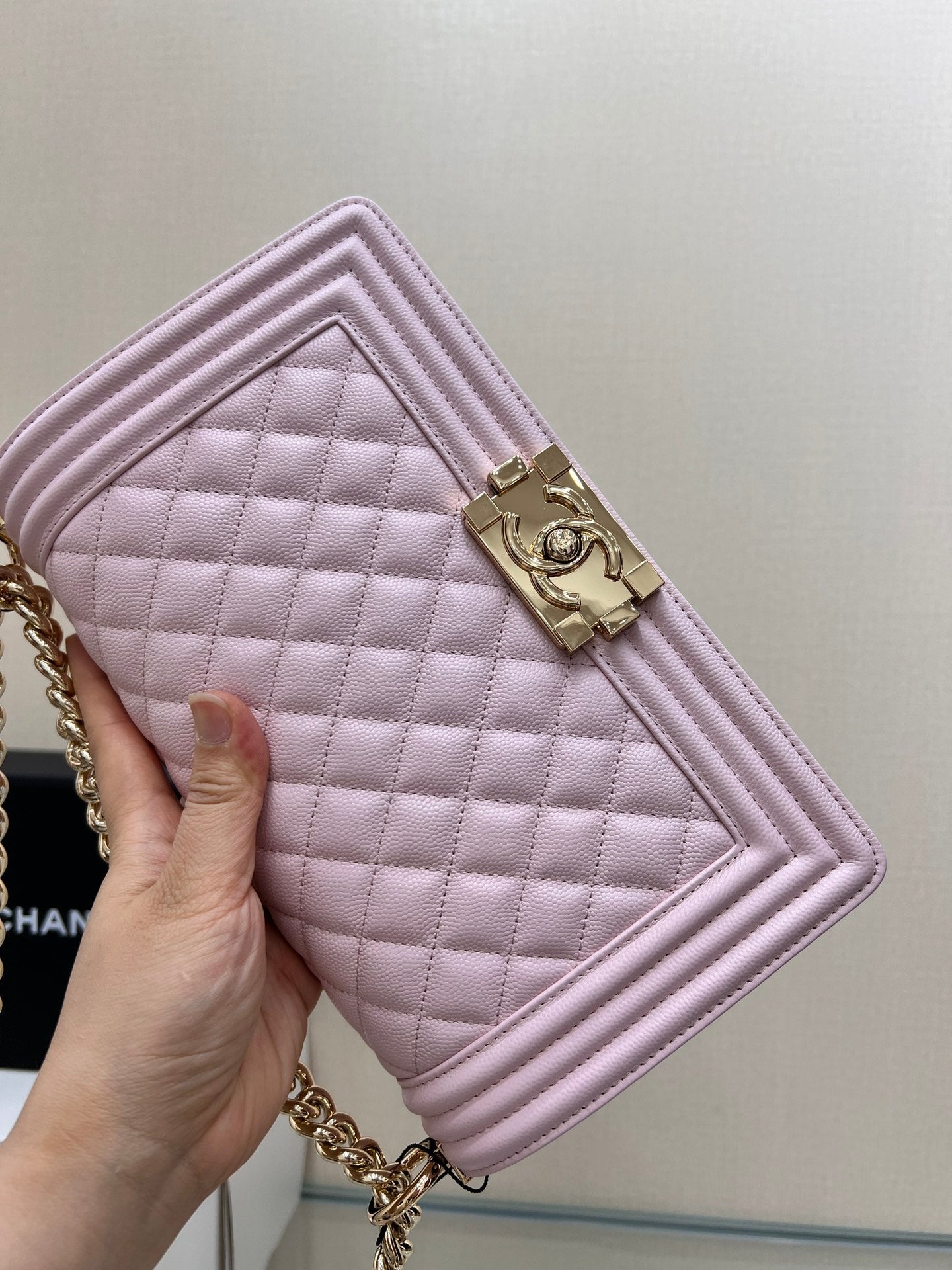 BOY BAG Medium 25 Rosa claro Caviar Herrajes dorados