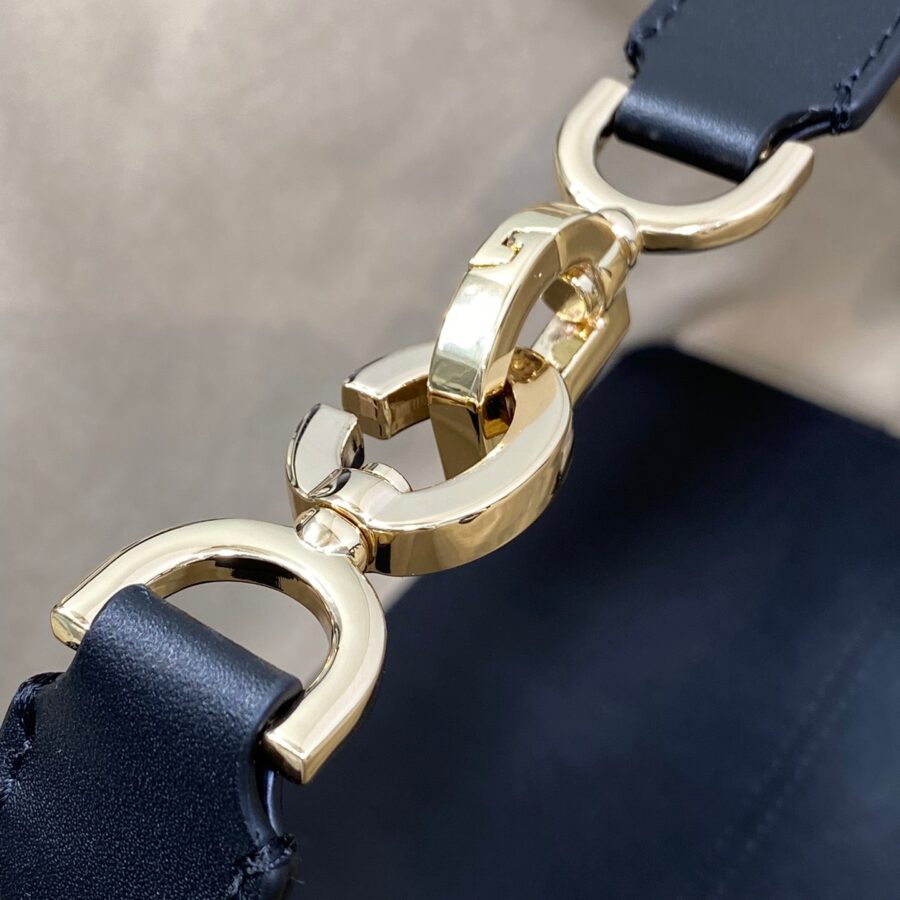 Designer handbag black – front view