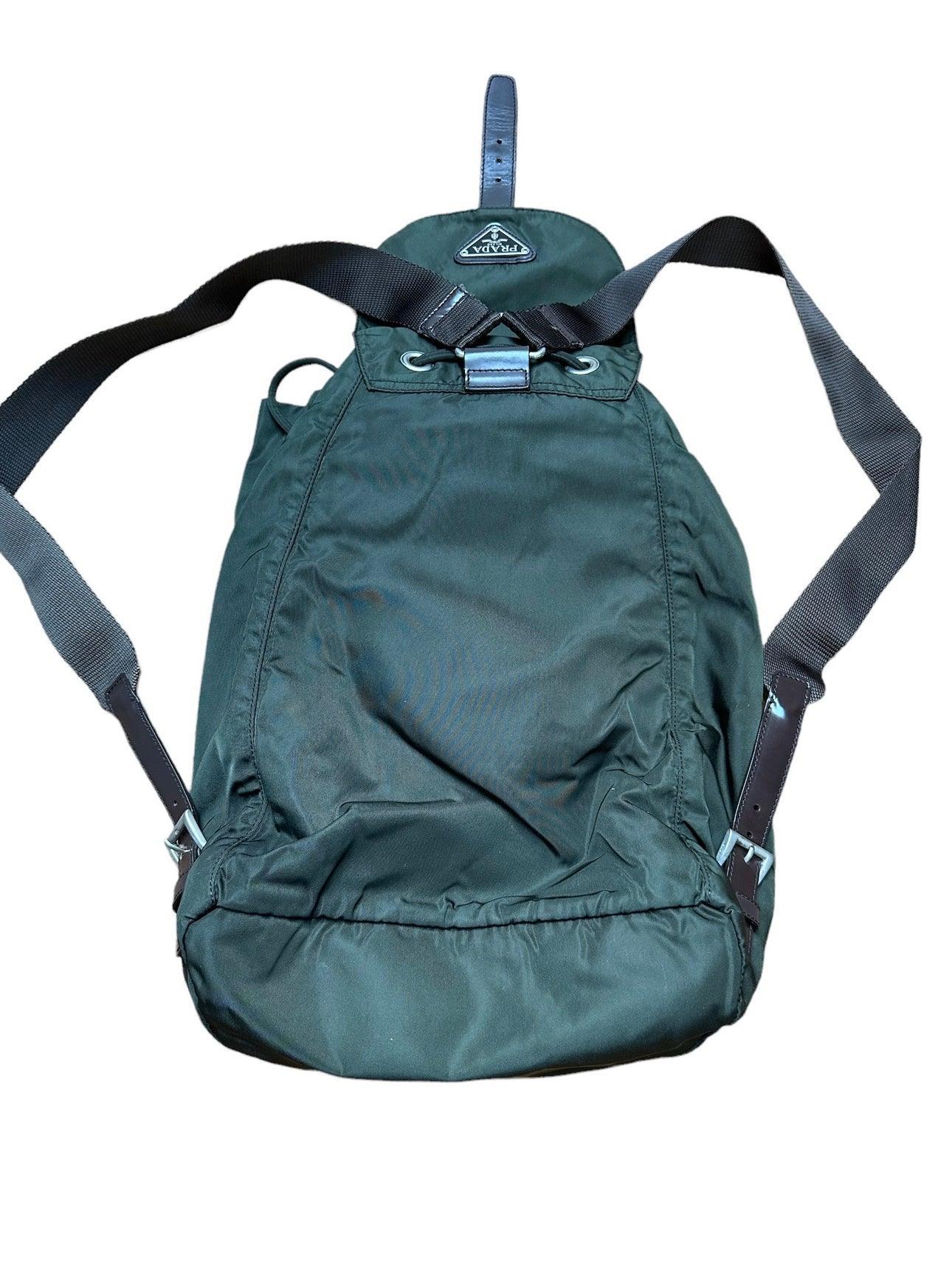 Mochila Prada con hebilla Verde